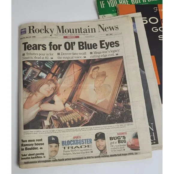 Frank Sinatra Memorabilia Lot: Magazines, Sheet, Newspaper Vintage Collectibles - Picture 7 of 7